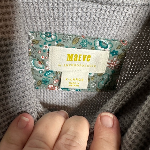 Maeve by Anthropologie cowl neck top in size Xl.  Great condition. Color: gray - Picture 4 of 7